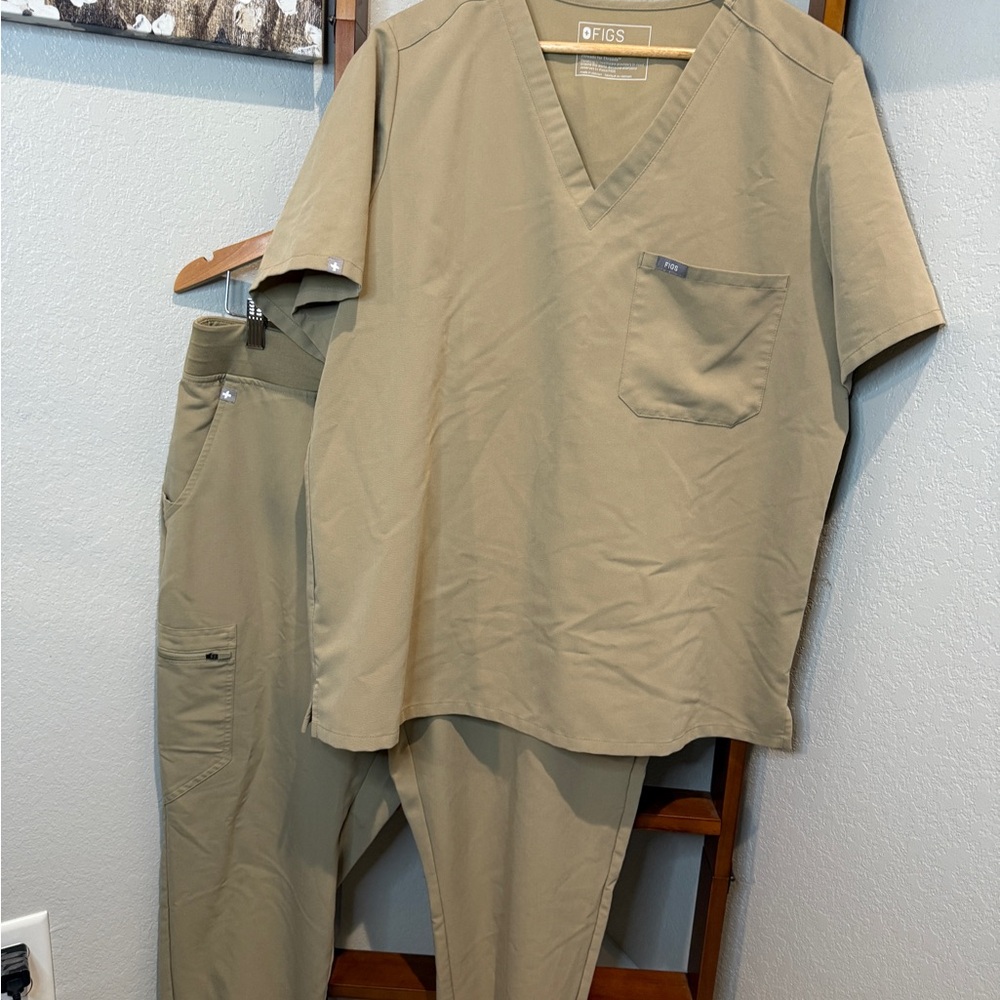 Figs Men's Khaki Scrub Set
